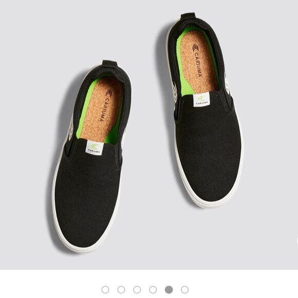 Cariuma Slip On Black Canvas - Picture 7 of 7